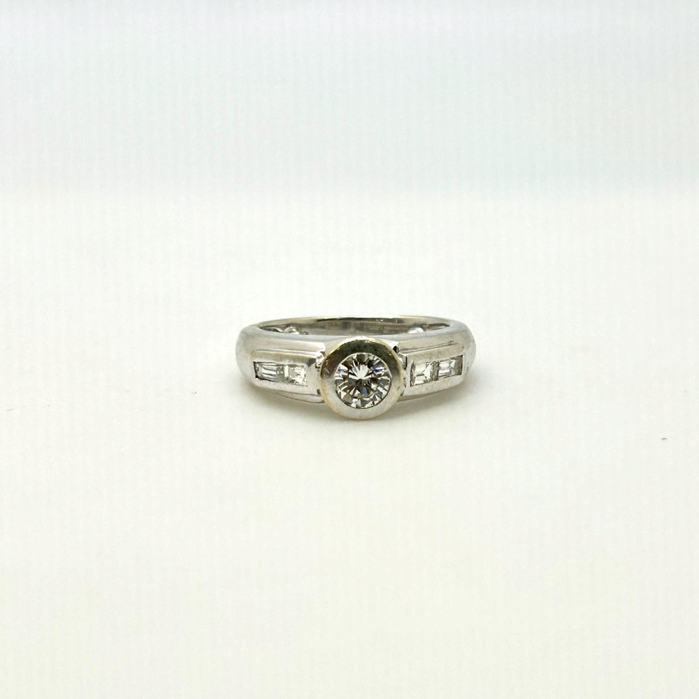 DIAMOND RING
